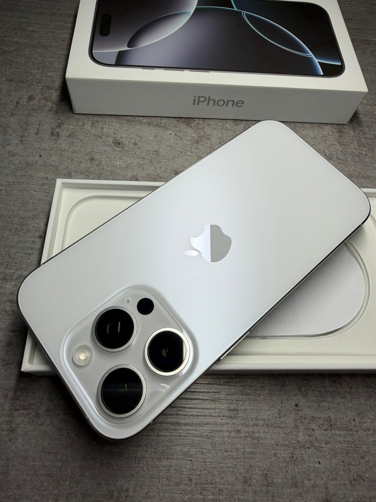  Apple iphone 16 Pro Silver Titanuim 128GB Zeer netjes, Telecommunicatie, Mobiele telefoons | Apple iPhone, IPhone 16 Pro, Apple