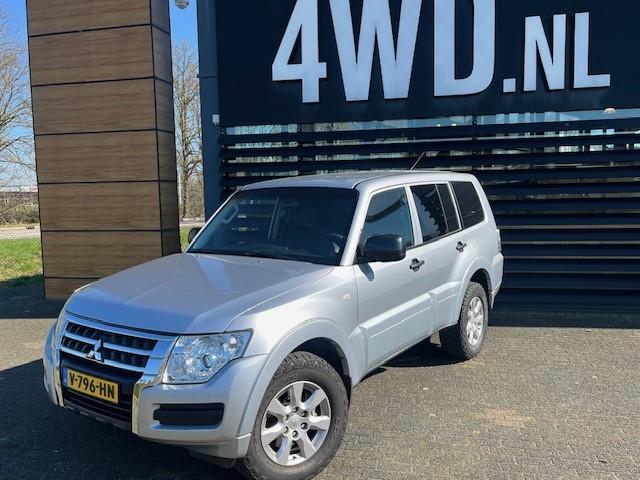 Mitsubishi Pajero 3.2 DI-D AUT 4WD EURO 6 LWB VAN CLIMA NAP, Auto's, Bestelauto's, Automaat, Gebruikt, Euro 6, 11 km/l
