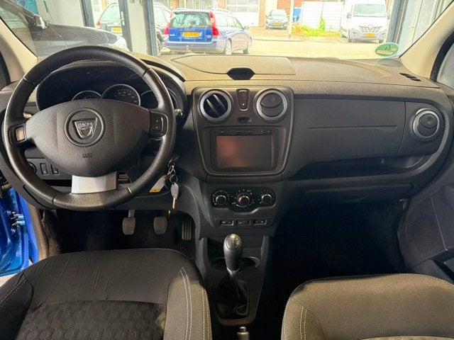 Dacia Lodgy 1.2 TCe Stepway 5p. Navi|Cruise|Trekhaak, Auto's, Voorwielaandrijving, Dealer onderhouden, Gebruikt, Euro 6