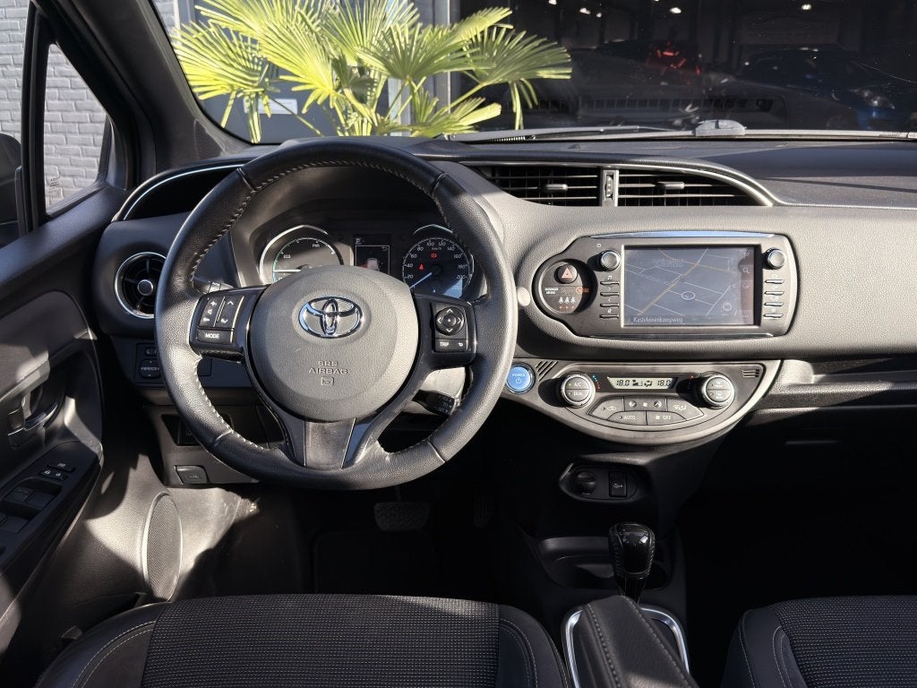 Toyota Yaris 1.5 Hybride Camera Navi Trekhaak! Inruil mogeli, Auto's, 1497 cc, Euro 6, 4 cilinders, Verwarmde buitenspiegels