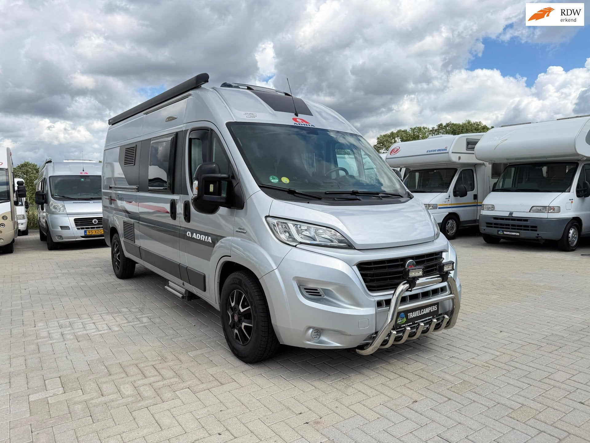 Adria TWIN 600 SPT - Fiat Multijet 130 PK - Automaat - Motor, Automaat, Buscamper of Camperbus, Tot en met 2, Bedrijf