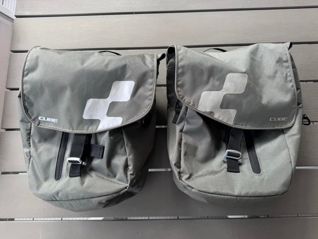 Set Cube ACID fietstassen (links en rechts) met schouderband, Fietsen en Brommers, Fietsaccessoires | Fietstassen, Verzenden, Zo goed als nieuw