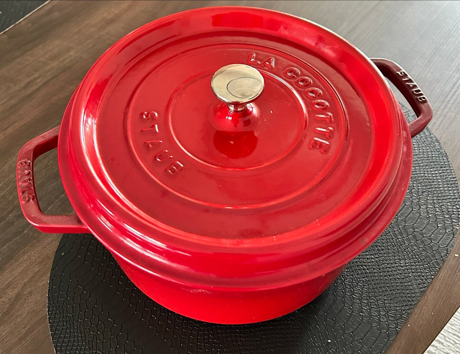 Staub La Cocotte Gietijzeren Braadpan - Rood - 26 cm, Huis en Inrichting, Ophalen, Gebruikt, Geschikt voor inductie, Braadpan