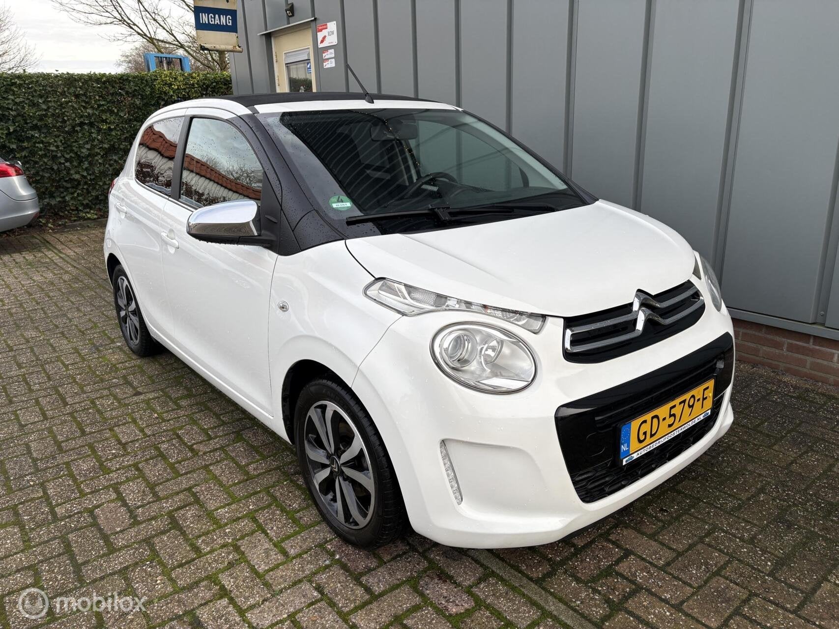 Citroen C1 1.2 PureTech Shine Apk - Leer -Stoelverw - Cruise, Voorwielaandrijving, Euro 5, Gebruikt, Zwart