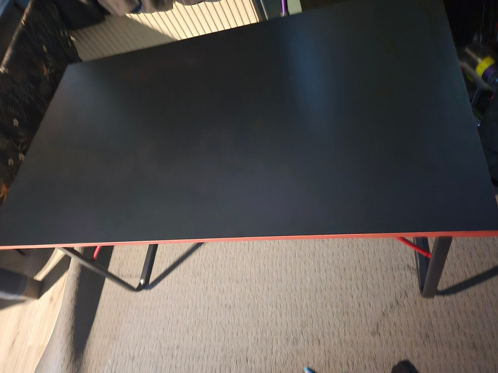 Nieuw IKEA HUVUDSPELARE Gamingbureau - Zwart/Rood, Huis en Inrichting, Bureaus, Ophalen, Nieuw
