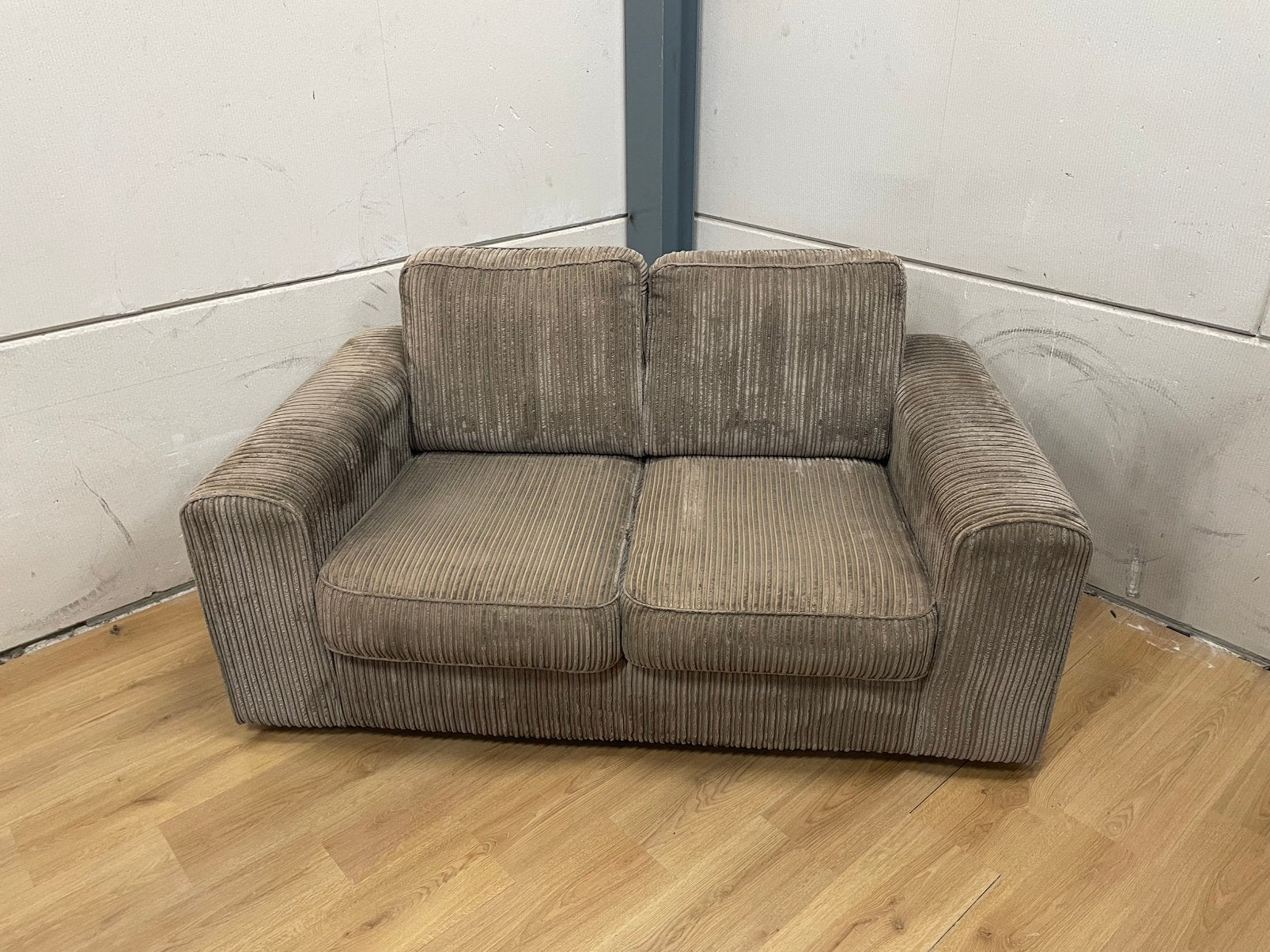 Mooie luxe taupe bruine ribstof 2 zitsbank - GEREINIGD!!!, Ophalen, Driepersoons, 75 tot 100 cm, Zo goed als nieuw