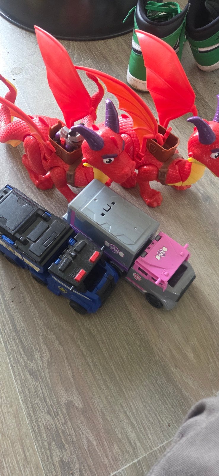 Grote partij speelgoed: auto's, draken en Turtles bus, Ophalen, Gebruikt