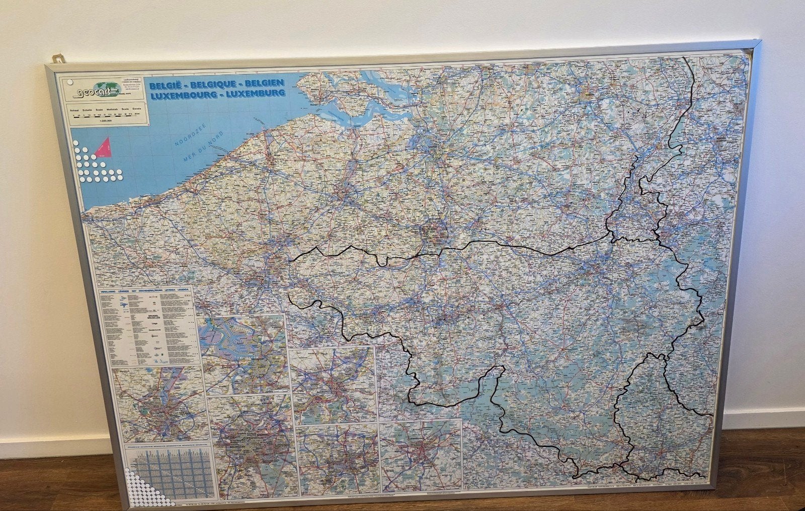 Gratis Landkaart België 101 h x 137 b magneetbord
Alleen ond, Antiek en Kunst, Ophalen