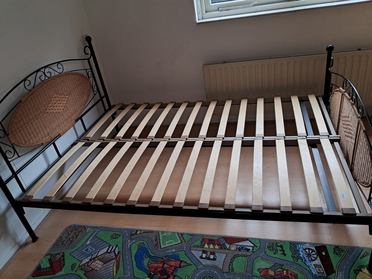 stevig  2 persoons bed  1.40 x 2.00, Huis en Inrichting, Slaapkamer | Bedden, Ophalen, Zwart, Tweepersoons, 140 cm