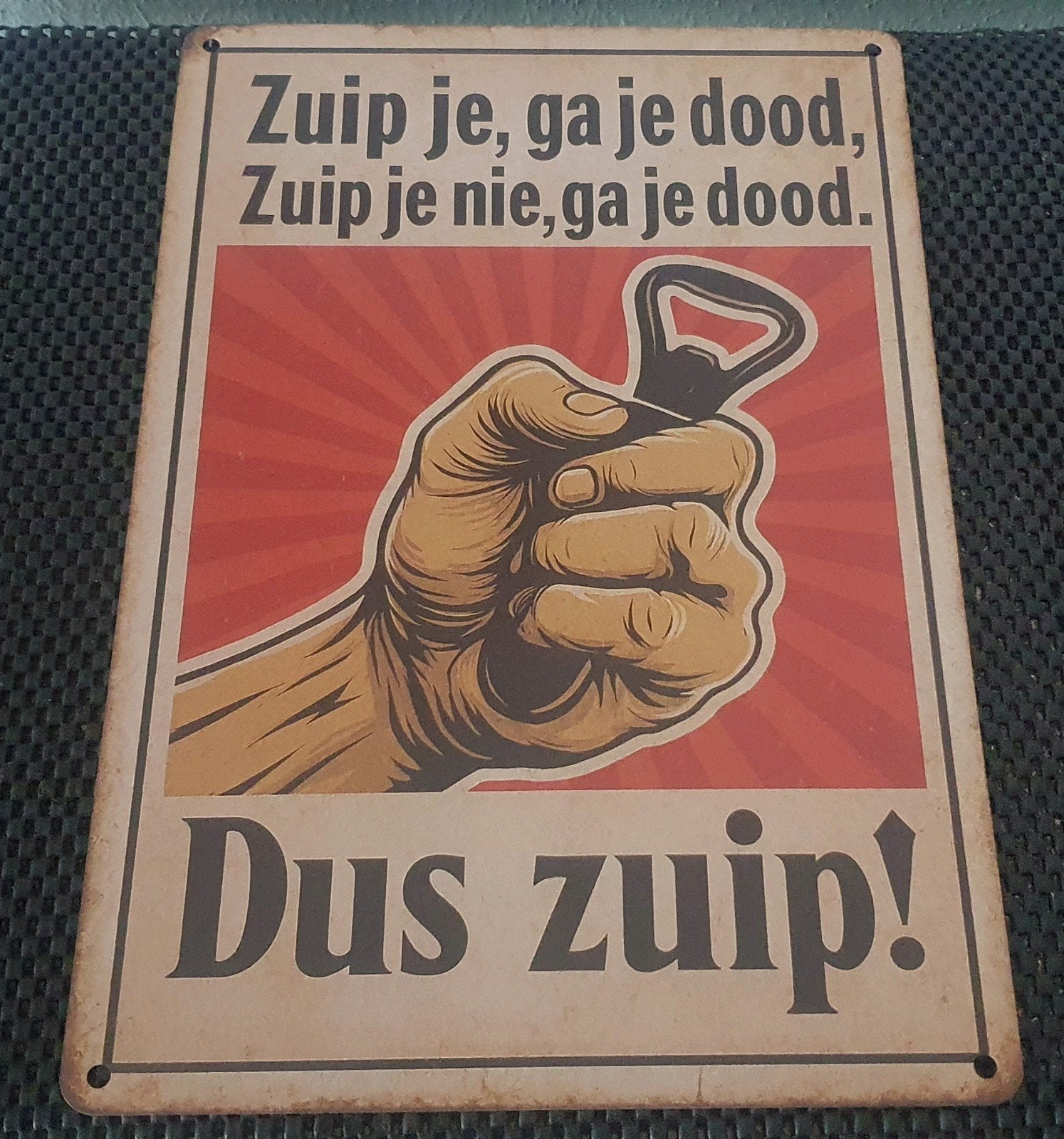 Wandbord "Dus Zuip!", Metaal, Meerkleurig, Nieuw, Ophalen of Verzenden