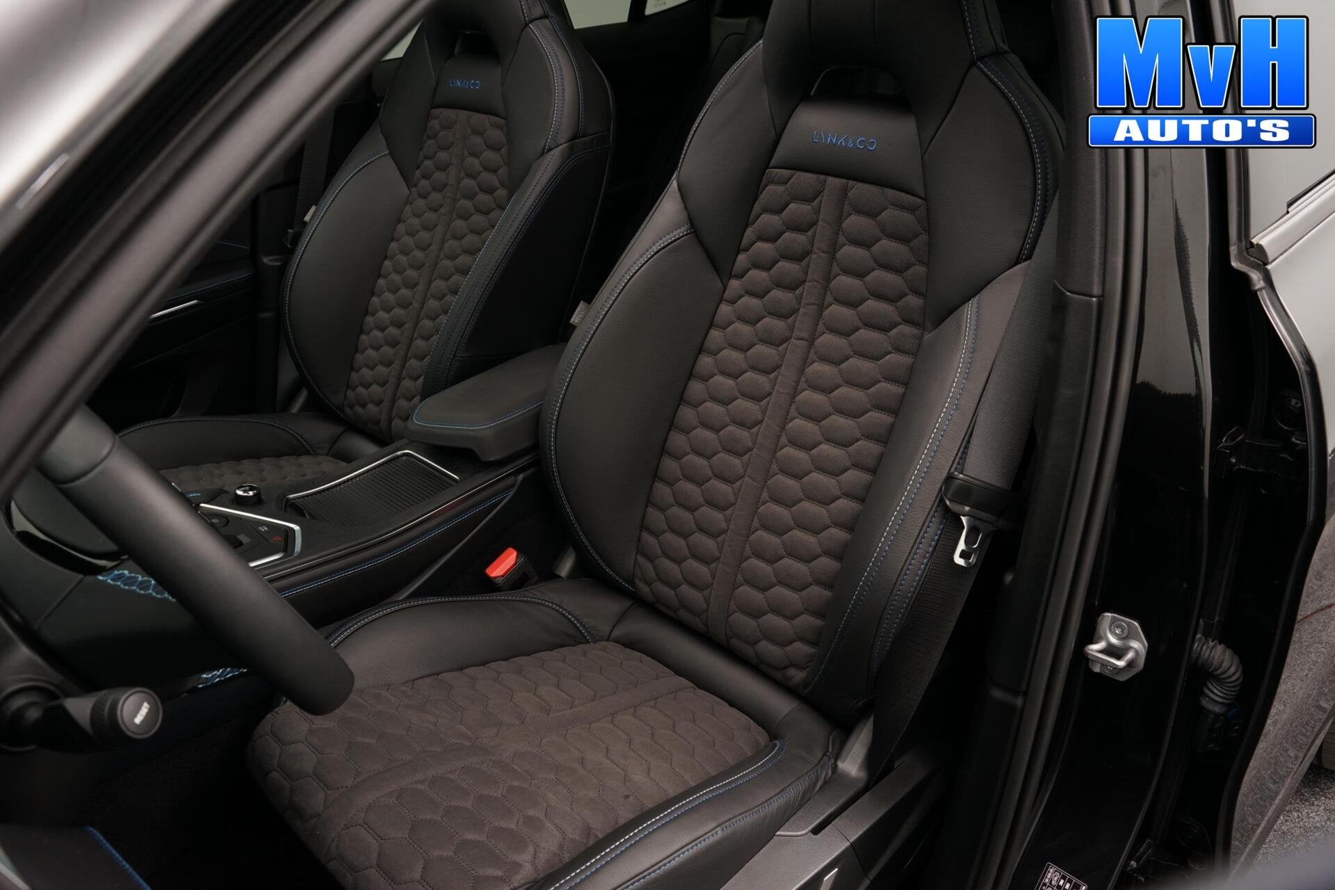Lynk & Co 01 1.5 PHEV|FULL BL XL|LEER/ALCANT|ZW.HEMEL|SOH96%, Stof, Met garantie (alle), Automatische klimaatregeling, Zwart