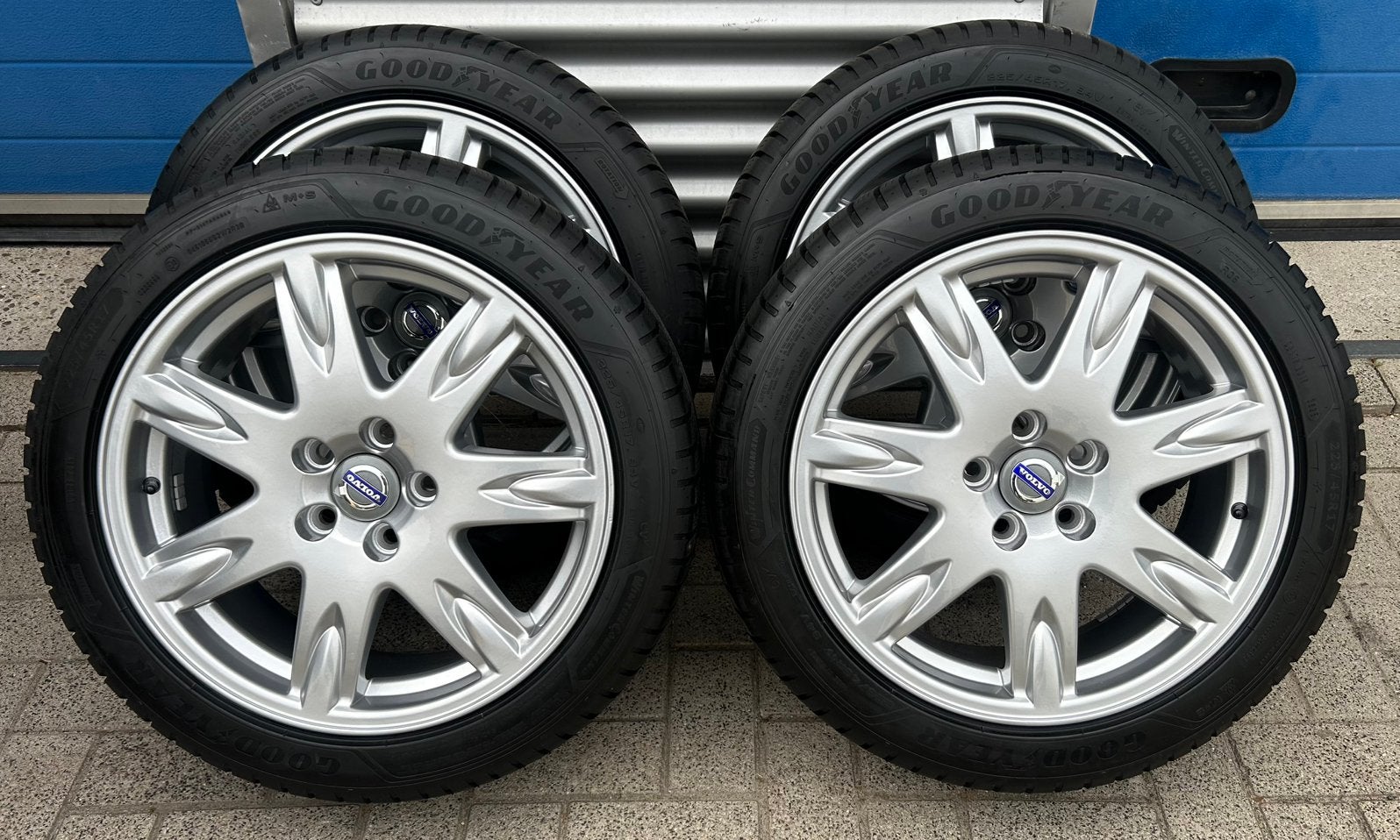 Zgan 17 inch Volvo velgen 225-45-17 winterbanden S60,V70,S80, Gebruikt, Banden en Velgen, 17 inch, Personenwagen