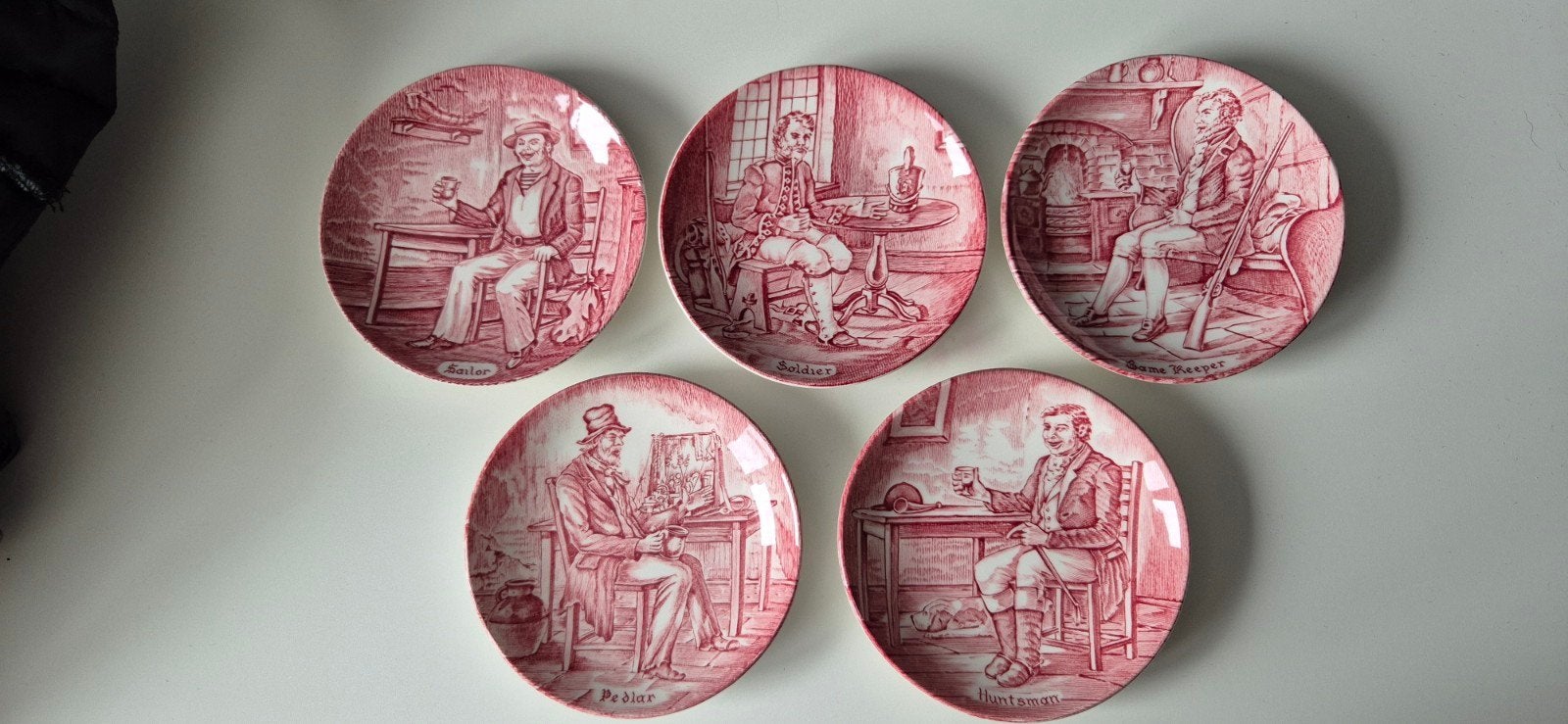 Enoch Wedgwood bordjes met afbeelding van beroepen erop, Ophalen