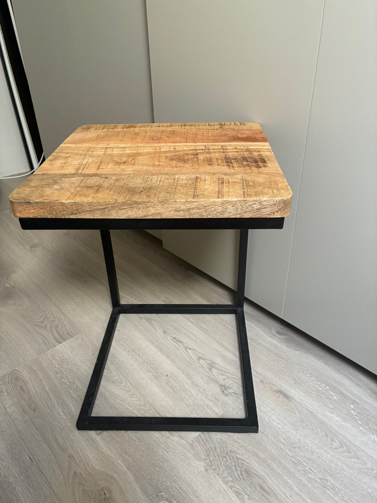 Laptop tafel industrieel, Huis en Inrichting, Tafels | Bijzettafels, Ophalen, Zo goed als nieuw, 75 cm of meer, 60 cm of meer