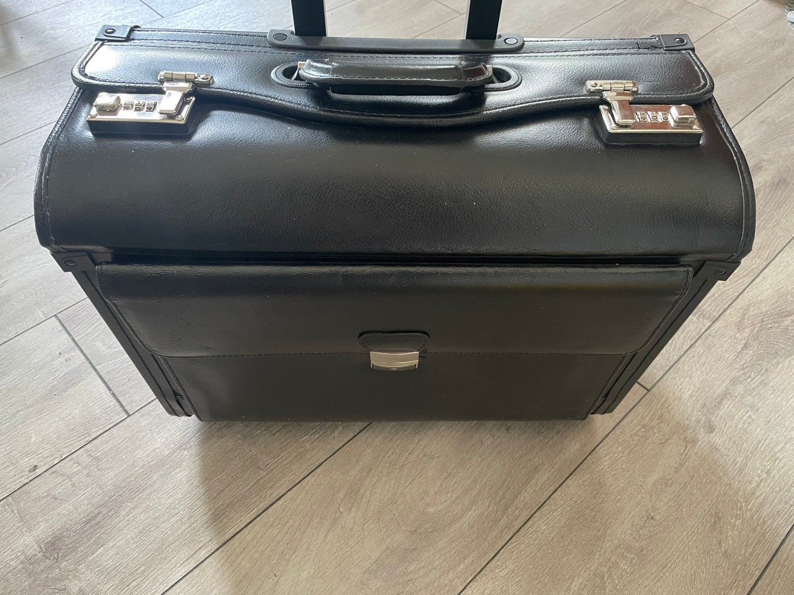 Alassio Piloten koffer zwart kunstleer, Zo goed als nieuw, 35 tot 45 cm, Wieltjes, Ophalen