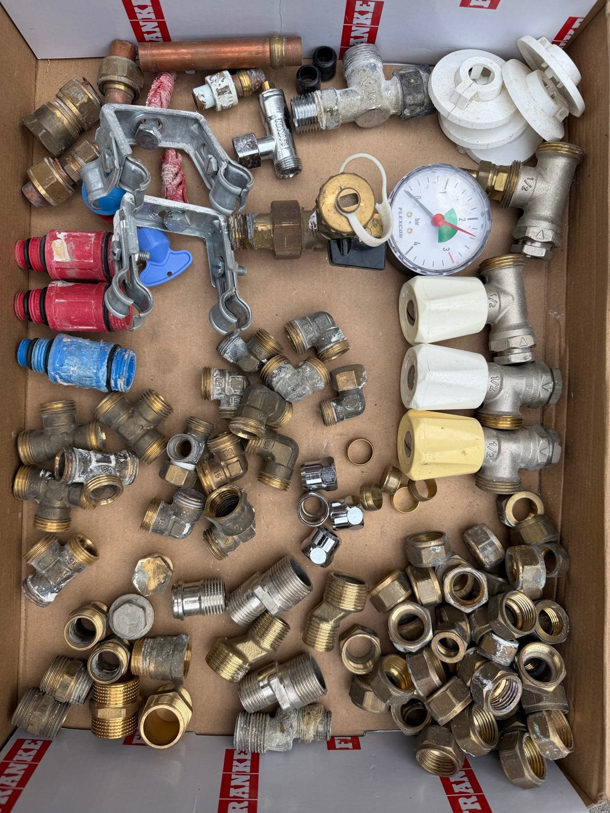 Diverse loodgieter koppelingen kranen, Ophalen of Verzenden, Gebruikt, Chroom, Kraan