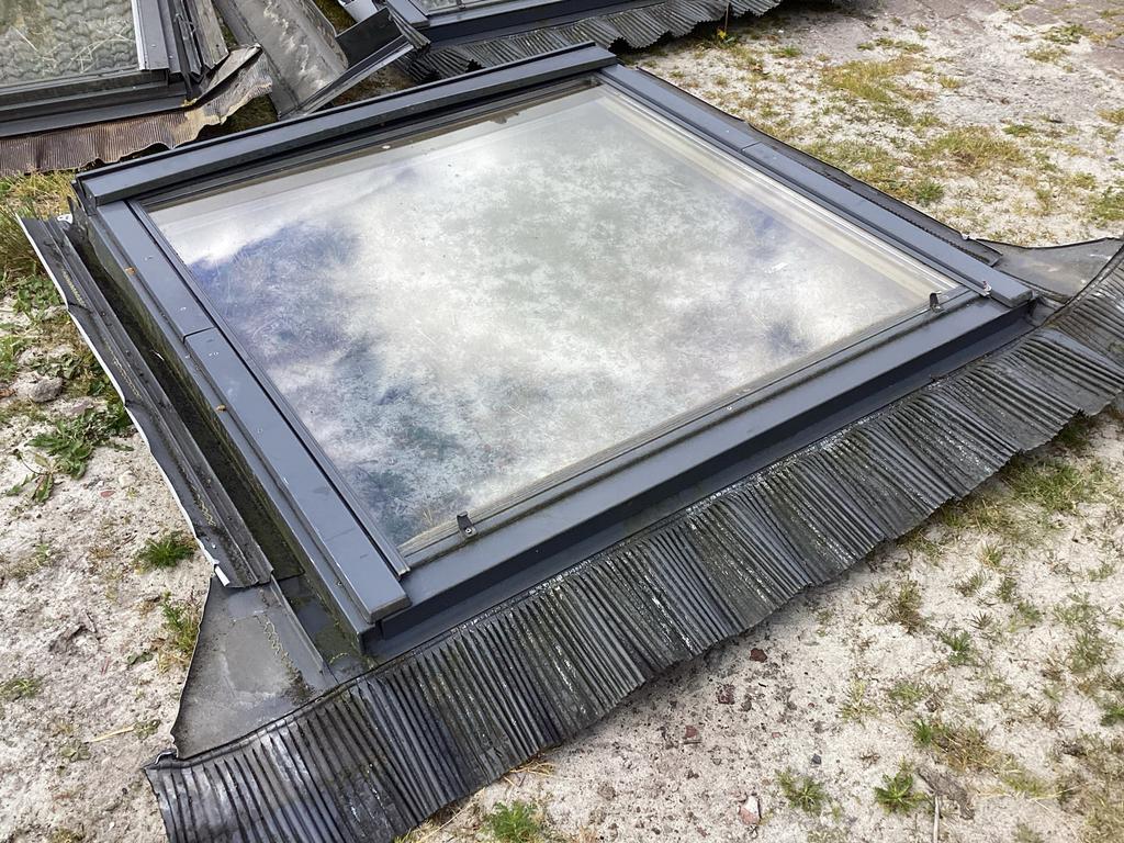 Velux dakramen met hor en compleet met gootstukken., 120 tot 160 cm, Ophalen of Verzenden, Zo goed als nieuw, Dubbelglas
