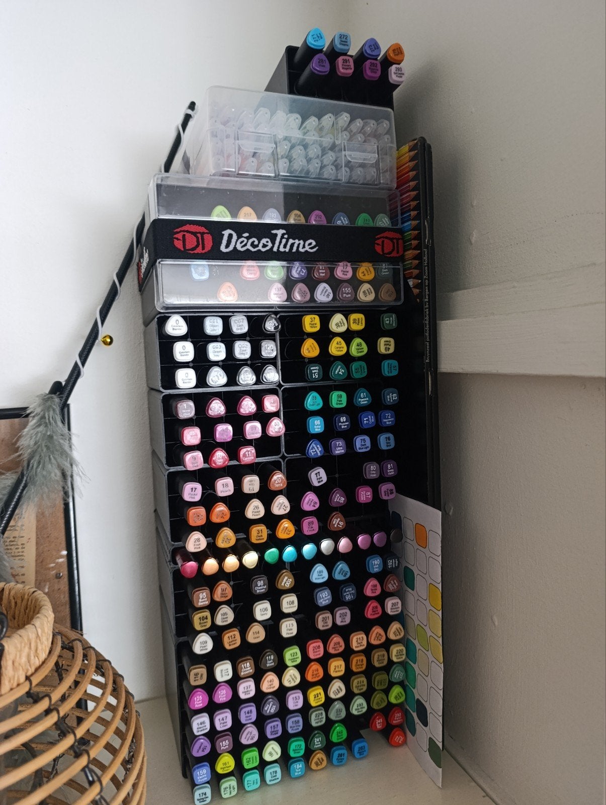 Grote set DécoTime alcohol markers met opbergrekken, Ophalen, Zo goed als nieuw, Potlood of Stift