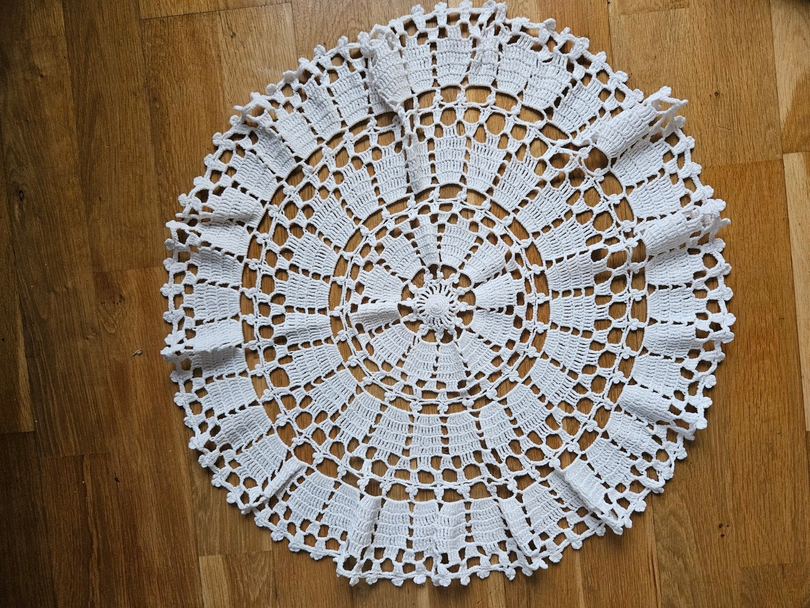 Handgemaakt gehaakt kleedje, wit, vintage, 50 cm, Ophalen of Verzenden, Gebruikt, Haken, Overige typen
