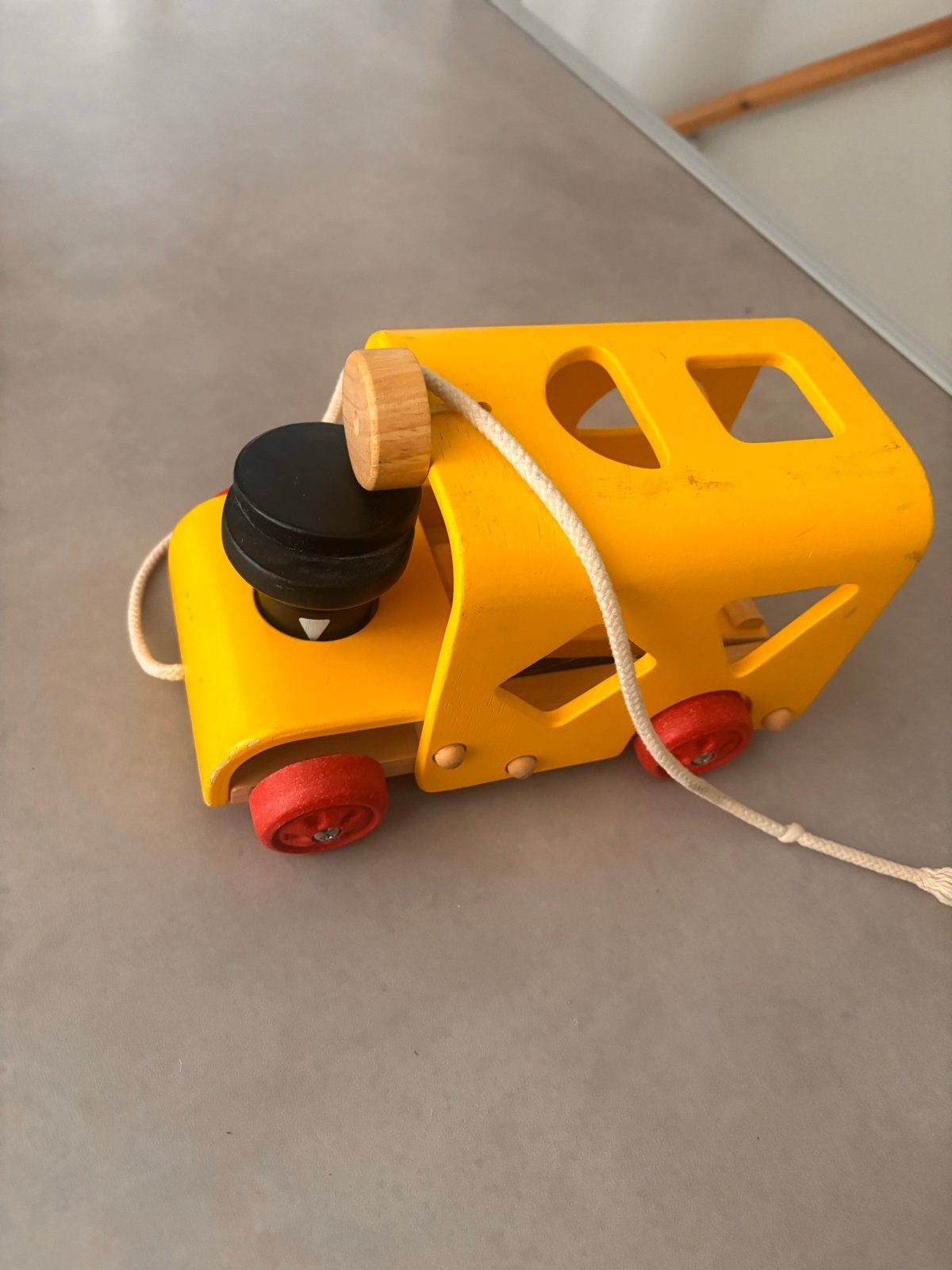 Gratis houten trekbus met poppetje, Ophalen, Gebruikt, Duw- of Trekspeelgoed