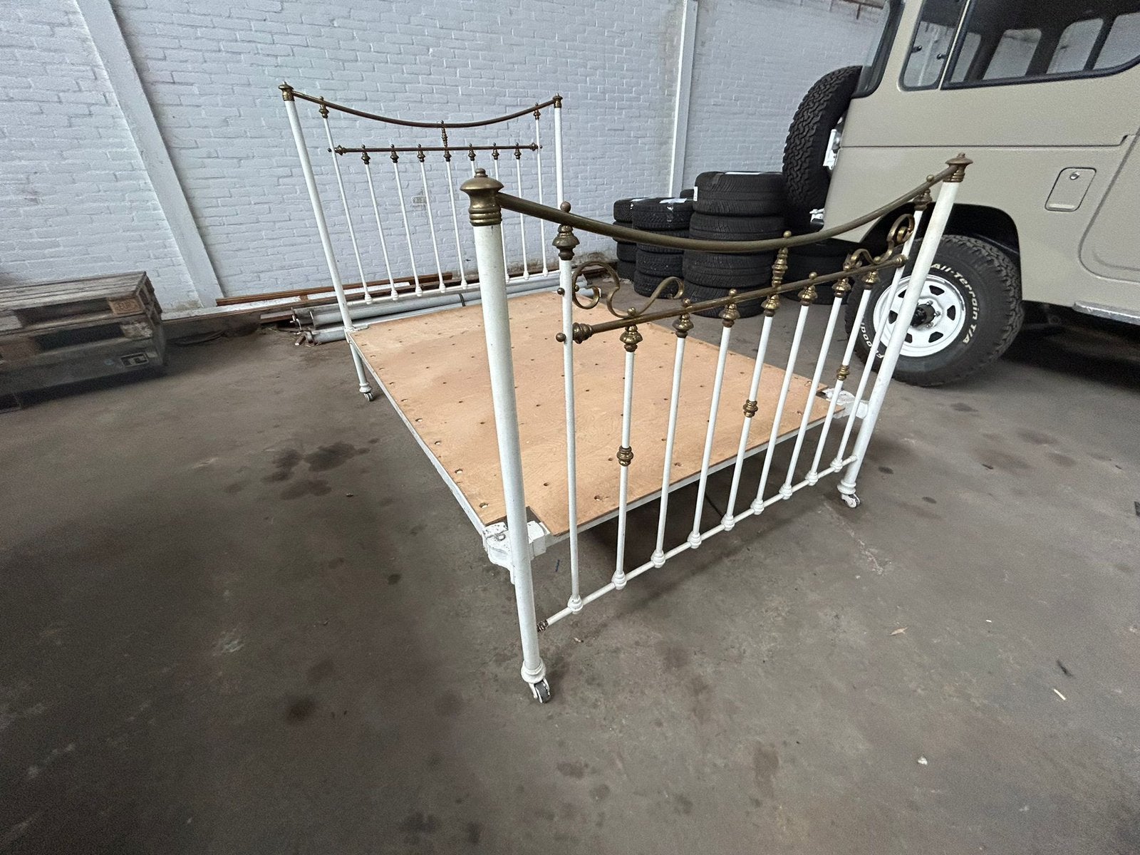 Vintage Engels bed wit met messing, Ophalen