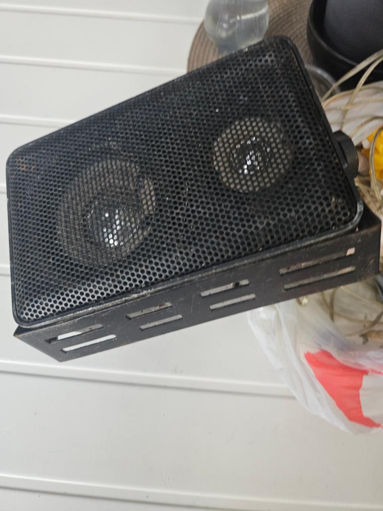 Watervast speakers, Ophalen