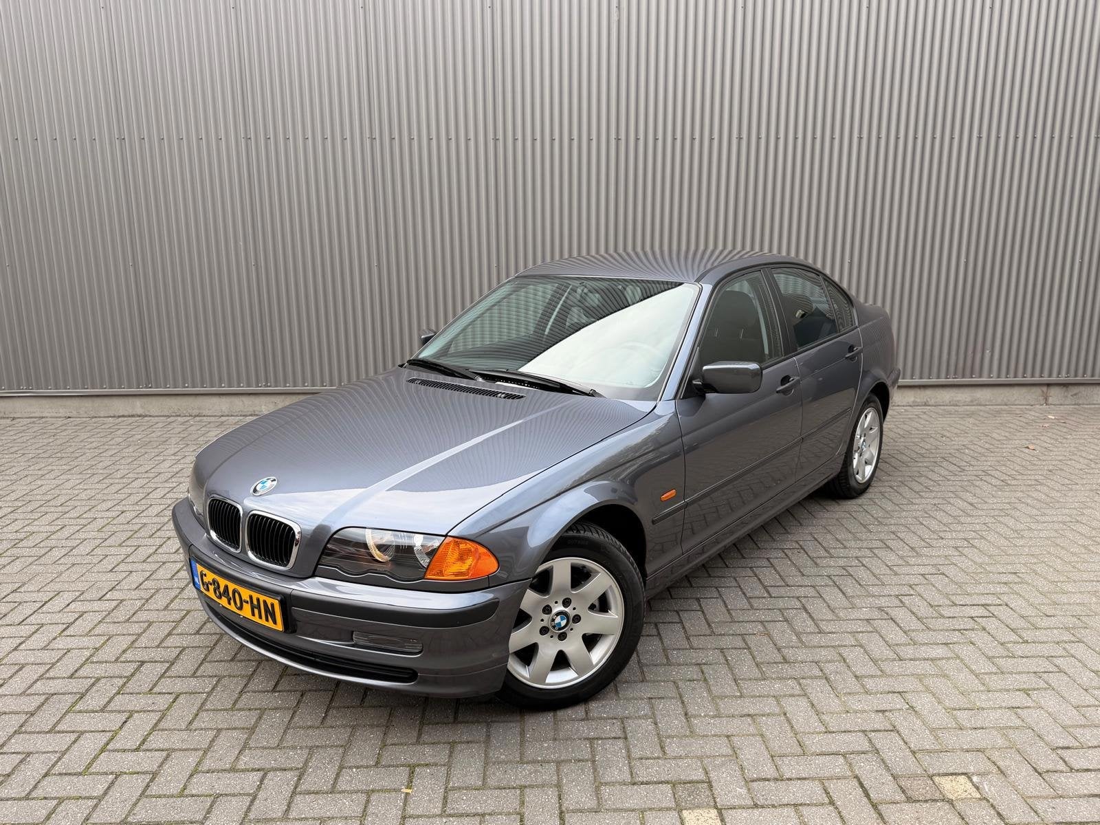 BMW 3-serie 318i Volledig onderhouden zeer nette conditie!, Achterwielaandrijving, Gebruikt, 4 cilinders, Verwarmde buitenspiegels