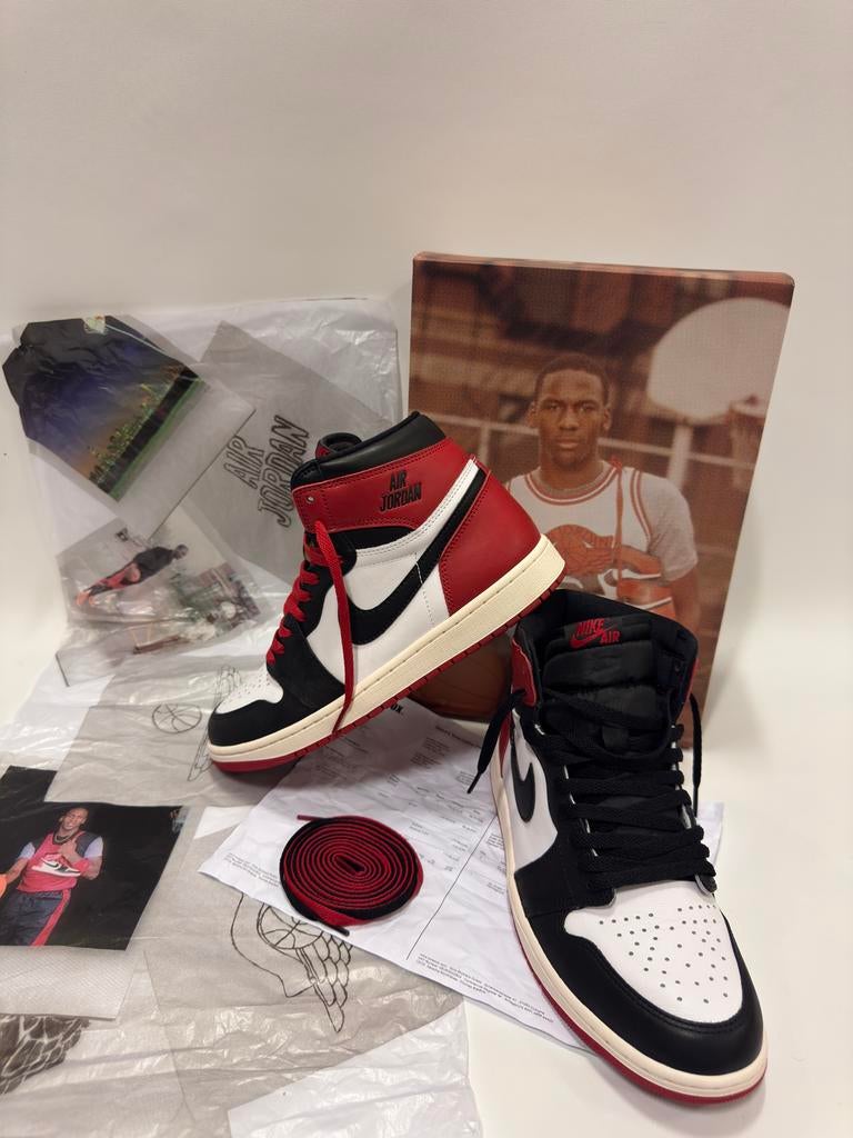 Jordan 1 Retro High OG Black Toe Reimagined, size 44, Nieuw, Ophalen of Verzenden, Sportschoenen, Zwart