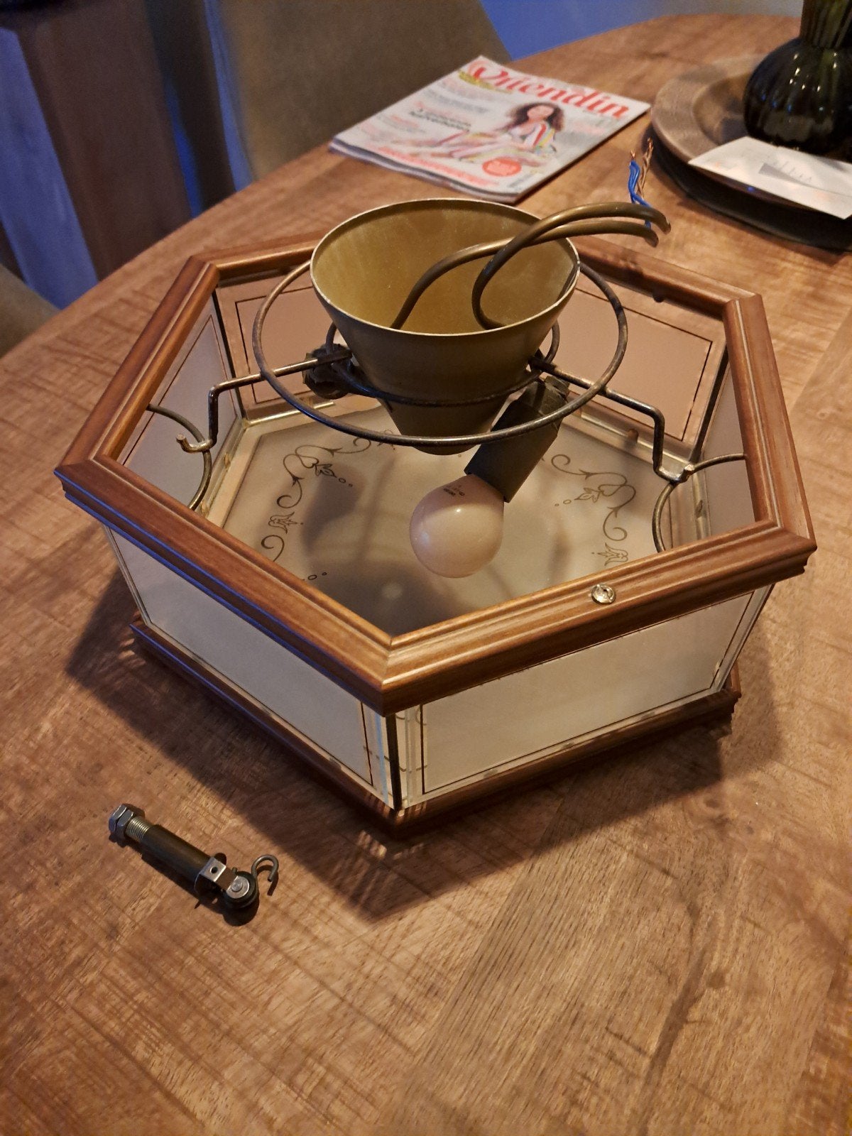 Vintage plafondlamp met houten frame en glazen panelen, Ophalen of Verzenden