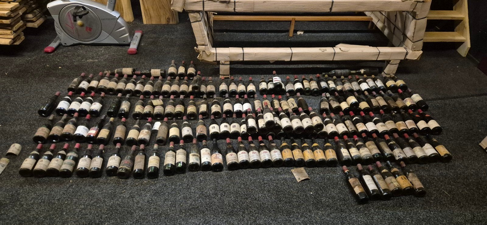 200 flessen rode wijn uit jaren 1960/70., Ophalen of Verzenden, Frankrijk, Rode wijn
