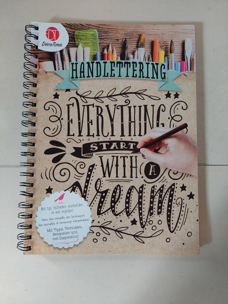 NIEUW! Decotime handlettering boek, Boeken, Nieuw, Overige onderwerpen, Geschikt voor kinderen, Decotime