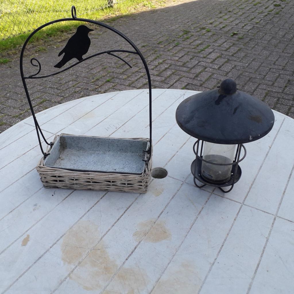 2 vogelvoederbakjes, Ophalen