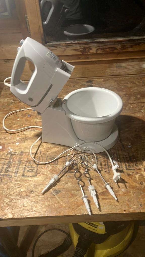 Bosch ErgoMixx handmixer met kom en standaard – 450W, Gebruikt, 3 snelheden of meer, Ophalen of Verzenden, Vaatwasserbestendig
