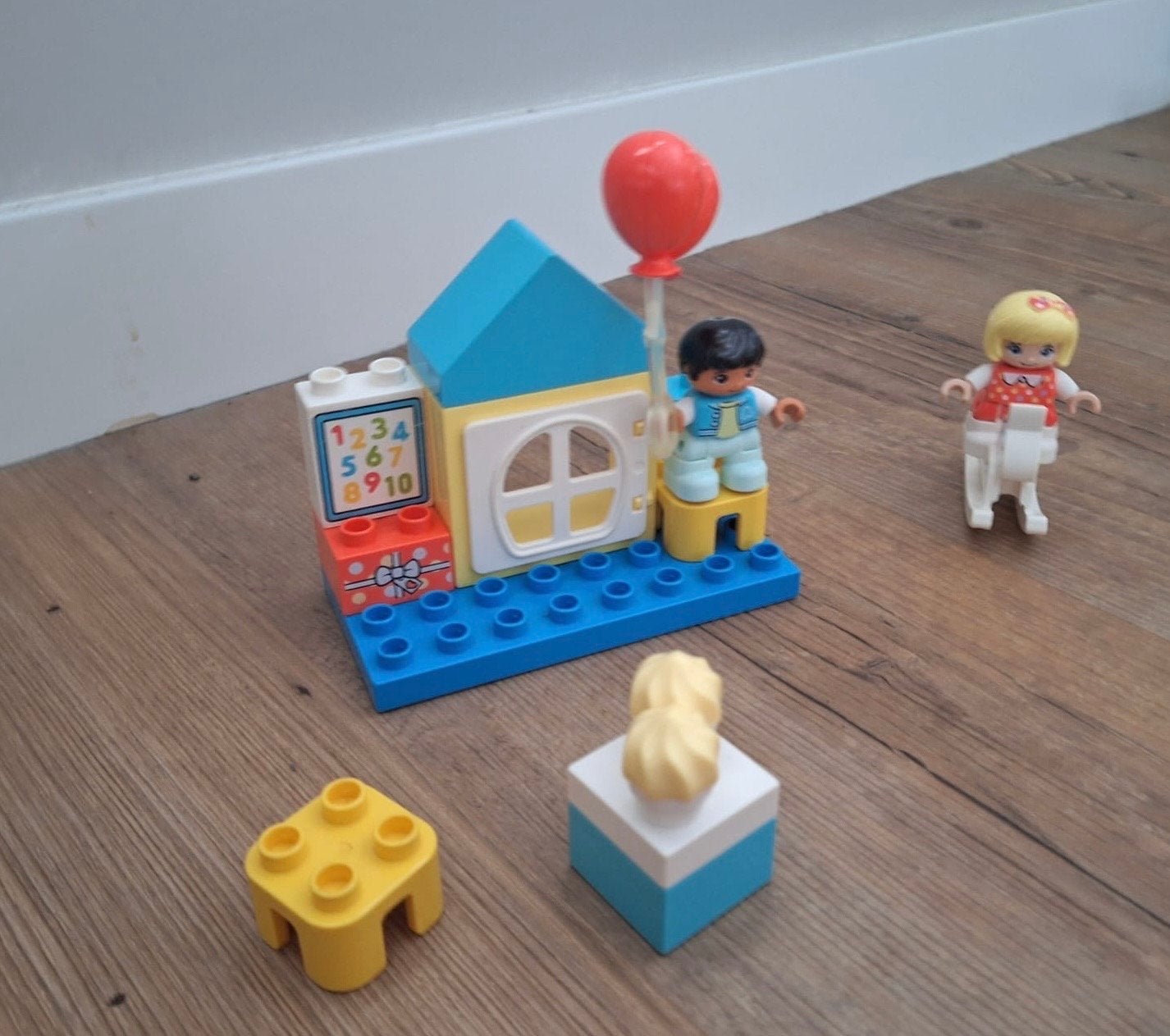 Lego Duplo Speelhuisje met figuren en accessoires, Kinderen en Baby's, Ophalen, Inclusief minifiguren, Gebruikt, Duplo