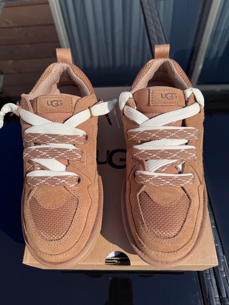UGG Lowmel maat 40 (nieuw), Kleding | Dames, Schoenen, Nieuw, Sneakers of Gympen, Bruin, Ophalen of Verzenden
