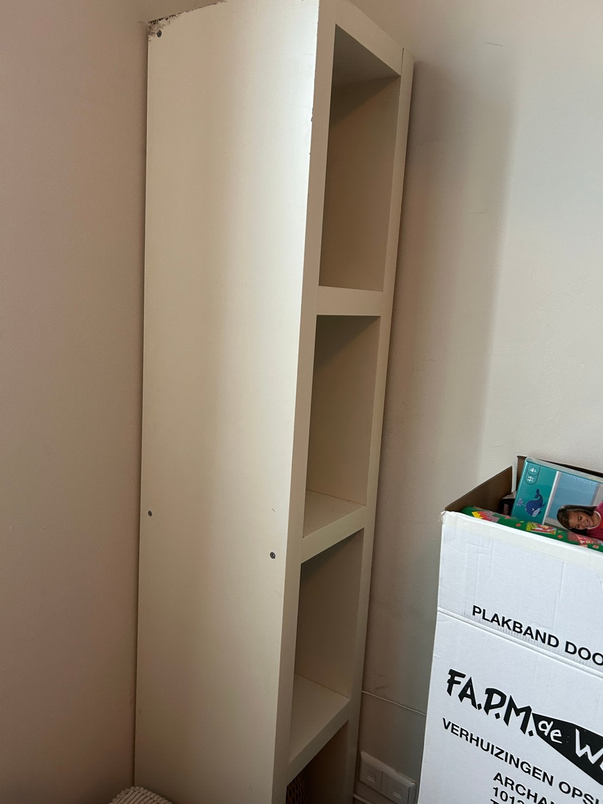 Smalle witte kast met open vakken, Ophalen, Gebruikt