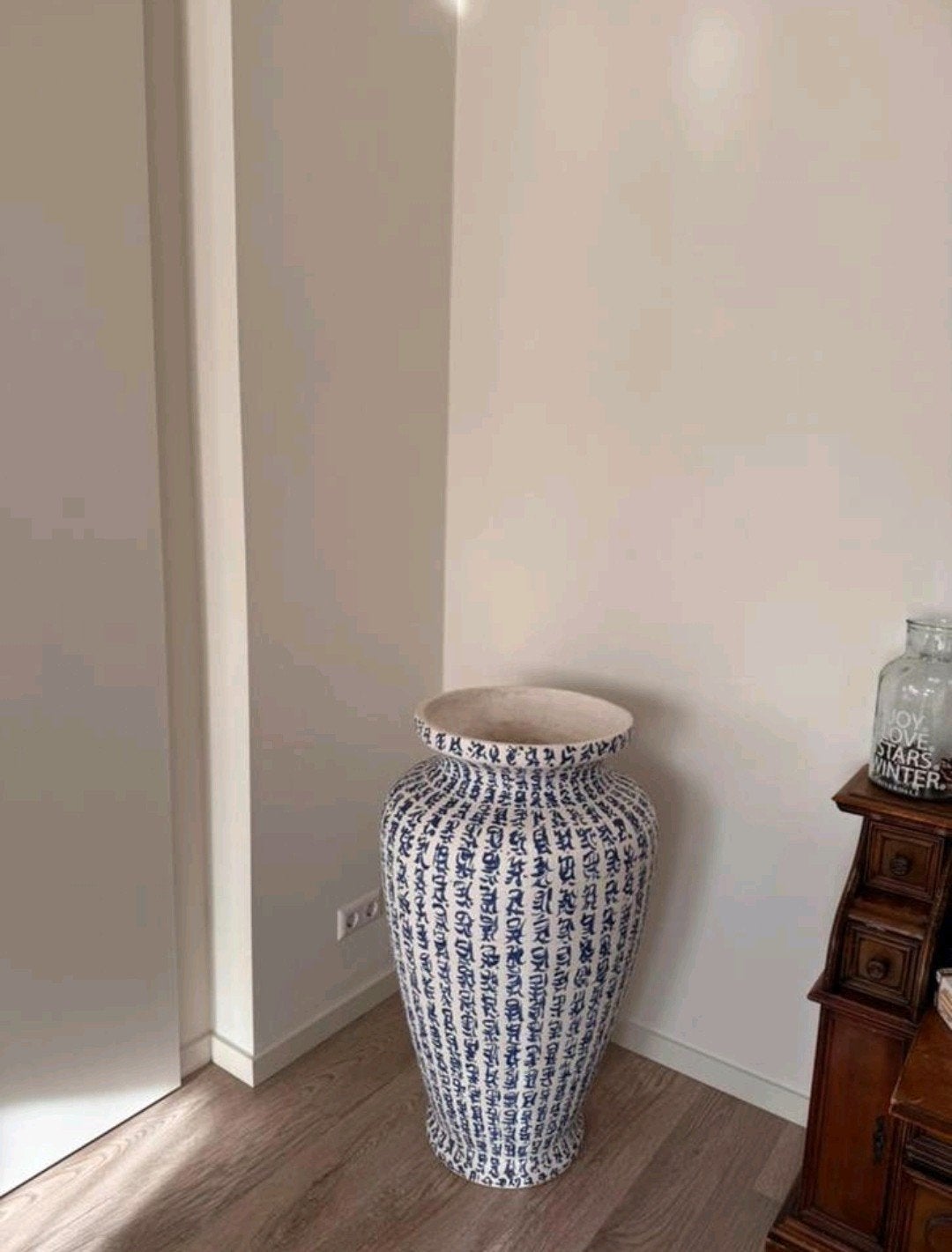 Grote Chinese vaas met blauw-witte kalligrafie, Antiek en Kunst, Antiek | Vazen, Ophalen