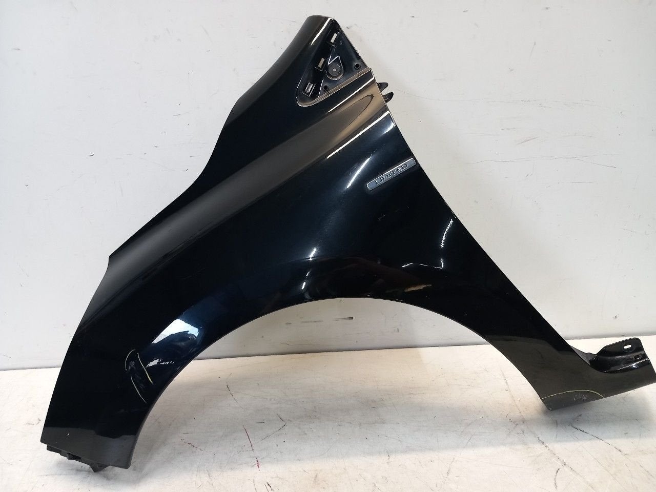 Spatbord links voor Renault Clio, Auto-onderdelen, Carrosserie en Plaatwerk, Onderdelen@venauto.nl, Van der Ven Autorecycling B.V.
