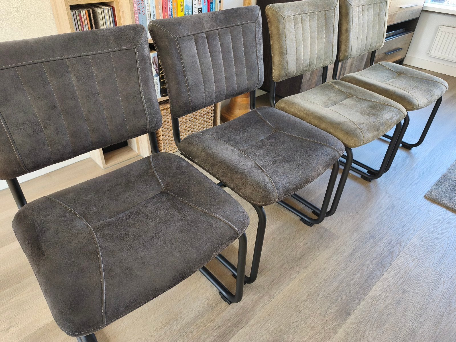 Te koop, 4 mooie zgan eetkamer stoelen, zie foto's., Huis en Inrichting, Ophalen, Overige kleuren, Van Gils, Zo goed als nieuw