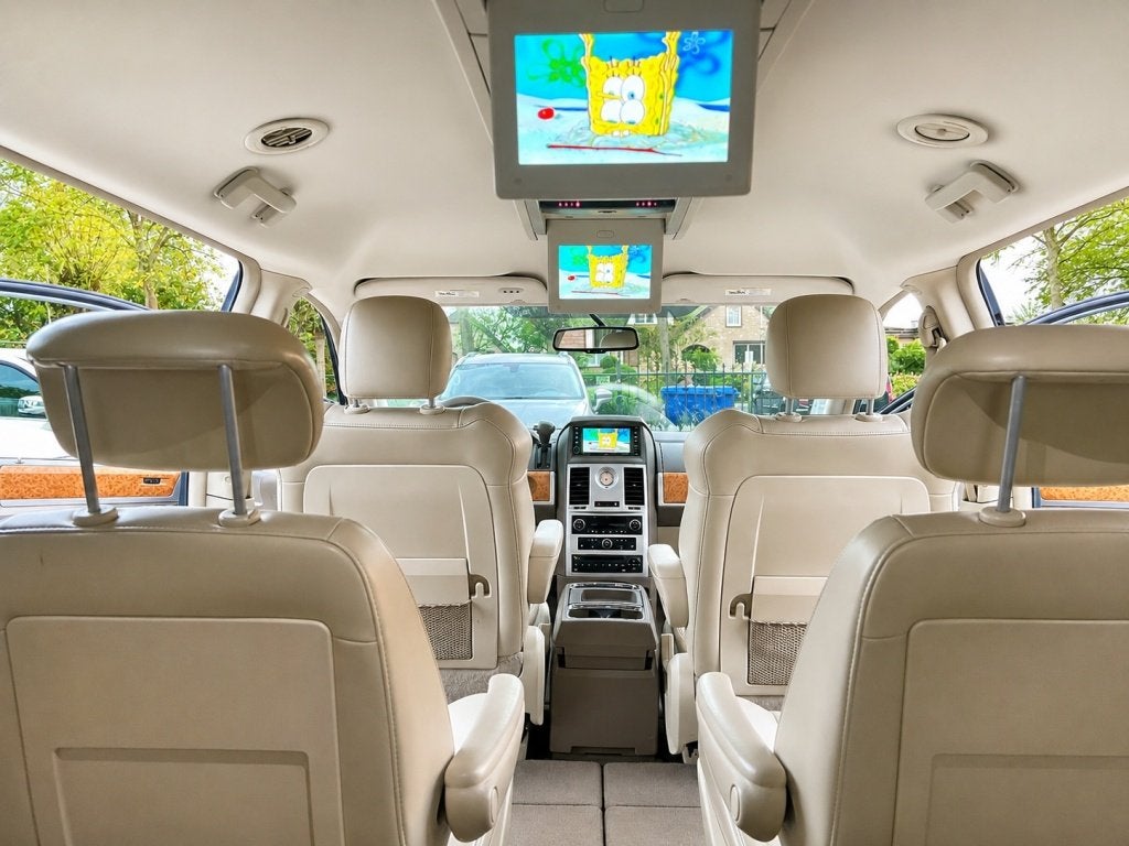 Chrysler Grand Voyager 4.0 V6 LIMITED WHITE 257PK STOW&GO 3x, Auto's, Automaat, Dealer onderhouden, Gebruikt, Beige