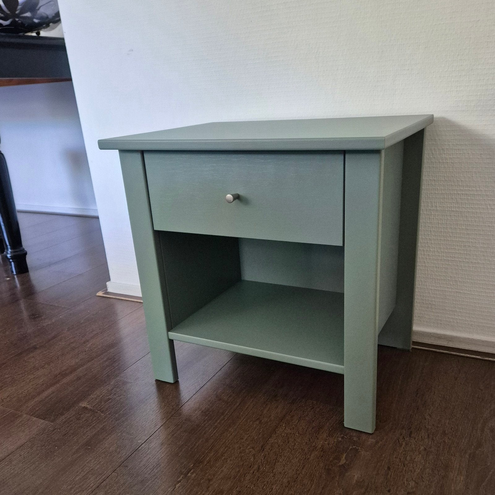 Groen nachtkastje met lade, Ophalen, Zo goed als nieuw, 45 tot 65 cm, Minder dan 55 cm