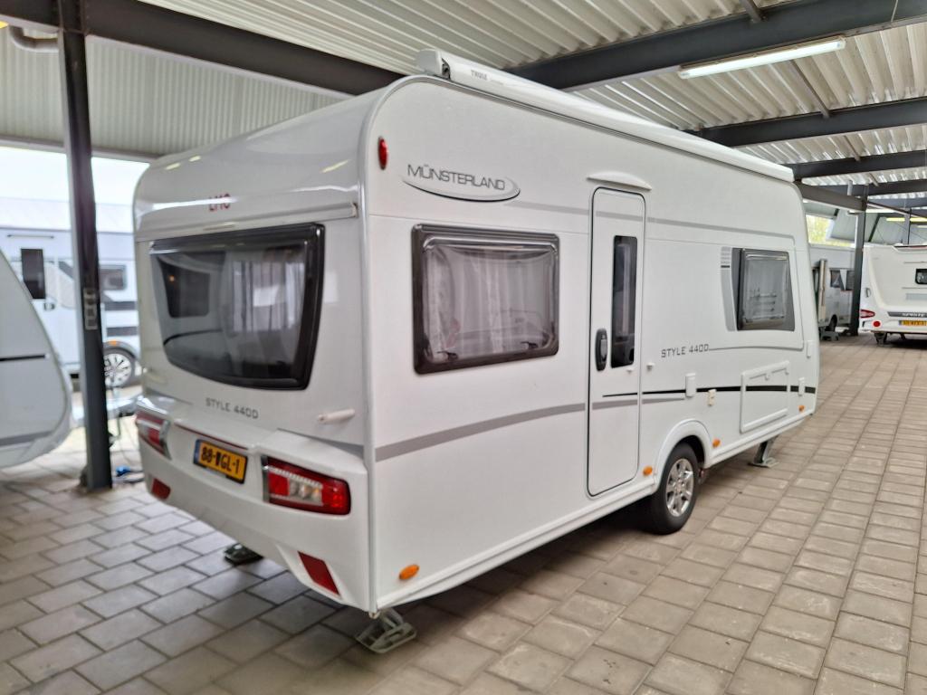 LMC Style 440 D MOVER EN CASSETTE LUIFEL, Caravans en Kamperen, Caravans, Schokbreker, Rondzit, Bedrijf, 4 tot 5 meter