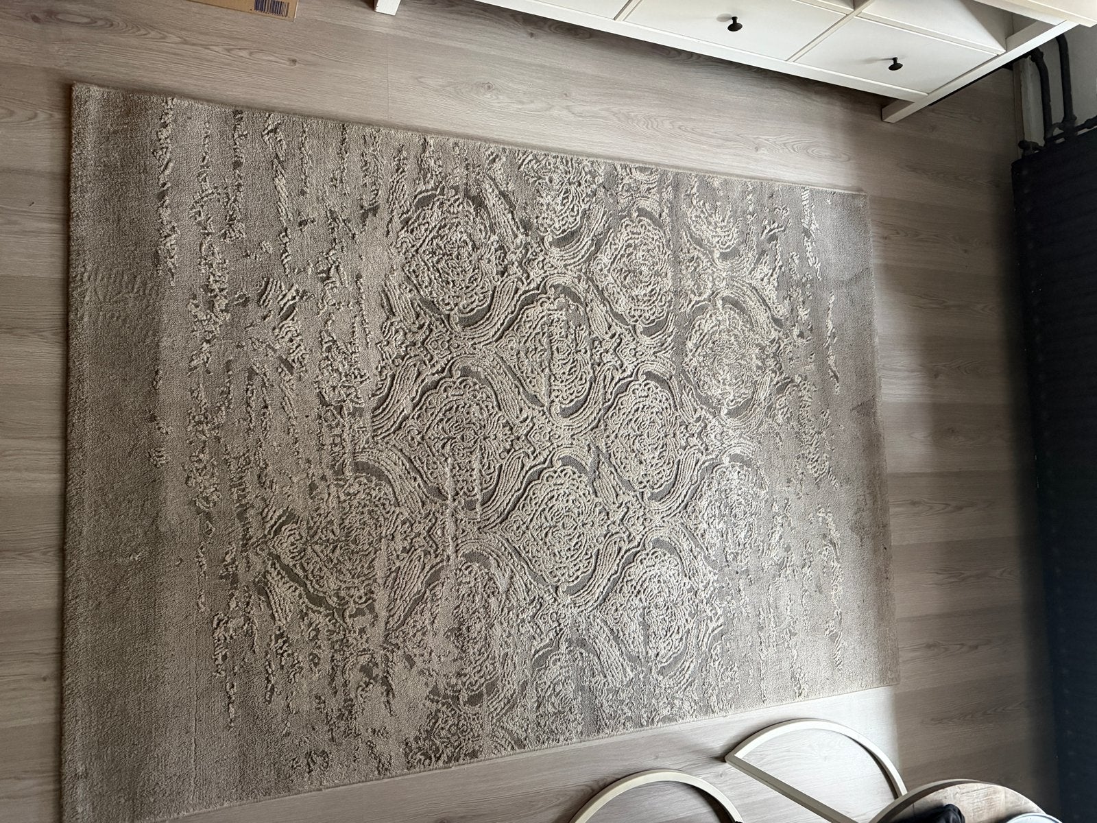 Uniek vloerkleed geijs/taupe, Huis en Inrichting, Stoffering | Tapijten en Kleden, Ophalen, 100 tot 150 cm, Zo goed als nieuw