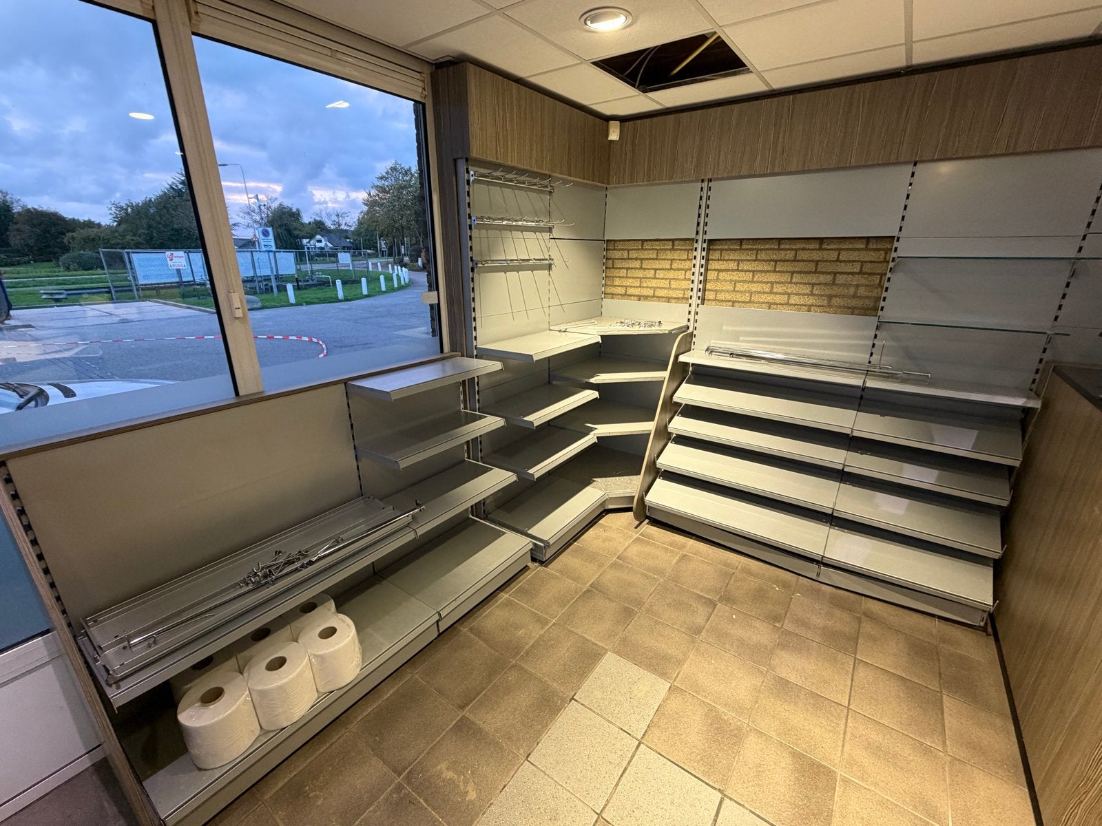 Winkelstellingen en schappen voor uw bedrijf of winkel, Ophalen, Gebruikt
