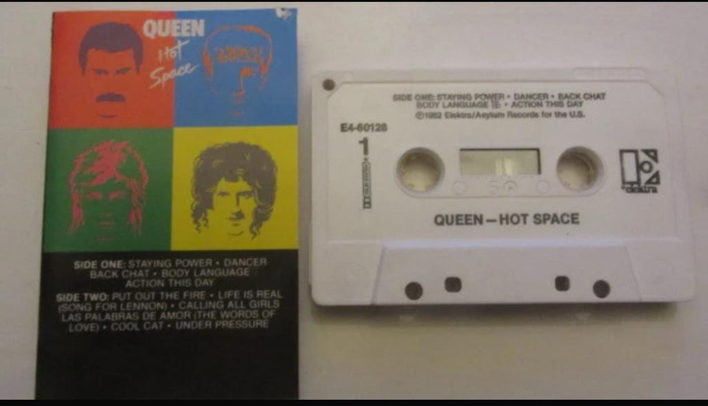 Queen cassette hot space, Ophalen of Verzenden, Zo goed als nieuw, Pop, 1 bandje