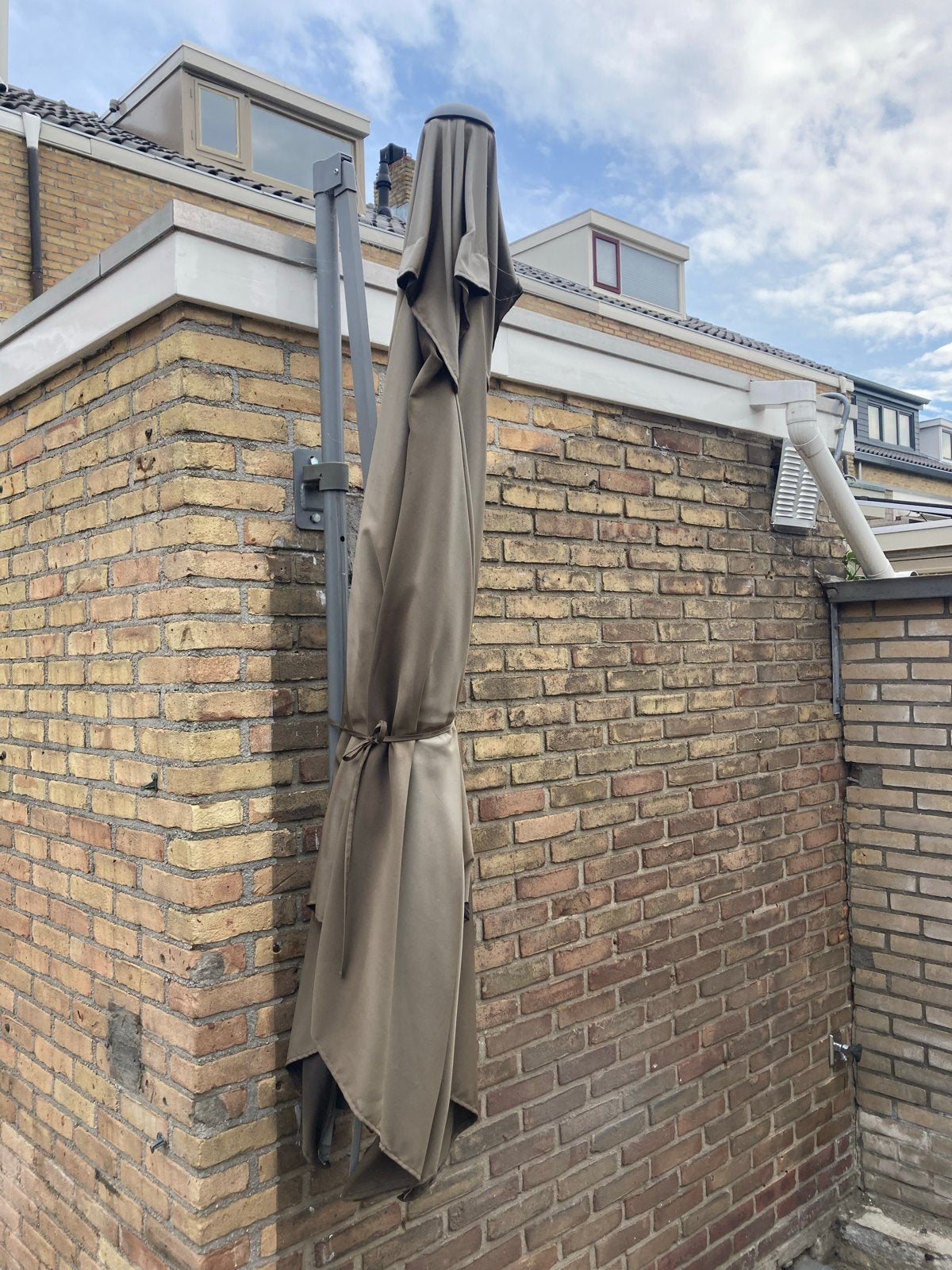 Shadow Line Muurparasol - geen parasol voet op je terras, Tuin en Terras, Ophalen, Muurparasol, Gebruikt, Kantelbaar
