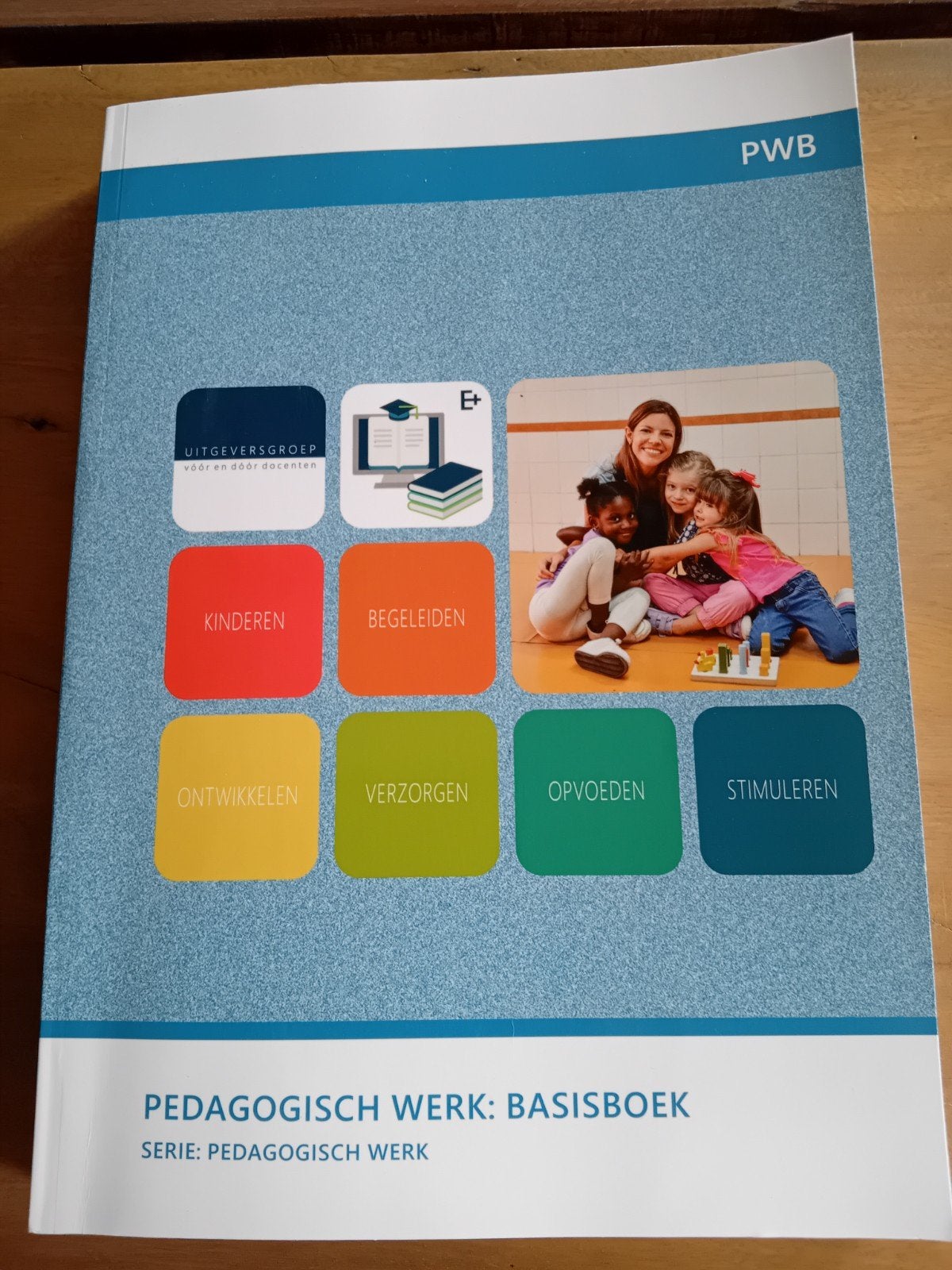 Pedagogisch Werk: Basisboek & Gespecialiseerd Medewerker, Boeken, Ophalen of Verzenden, Zo goed als nieuw, Overige niveaus, Overige vakken