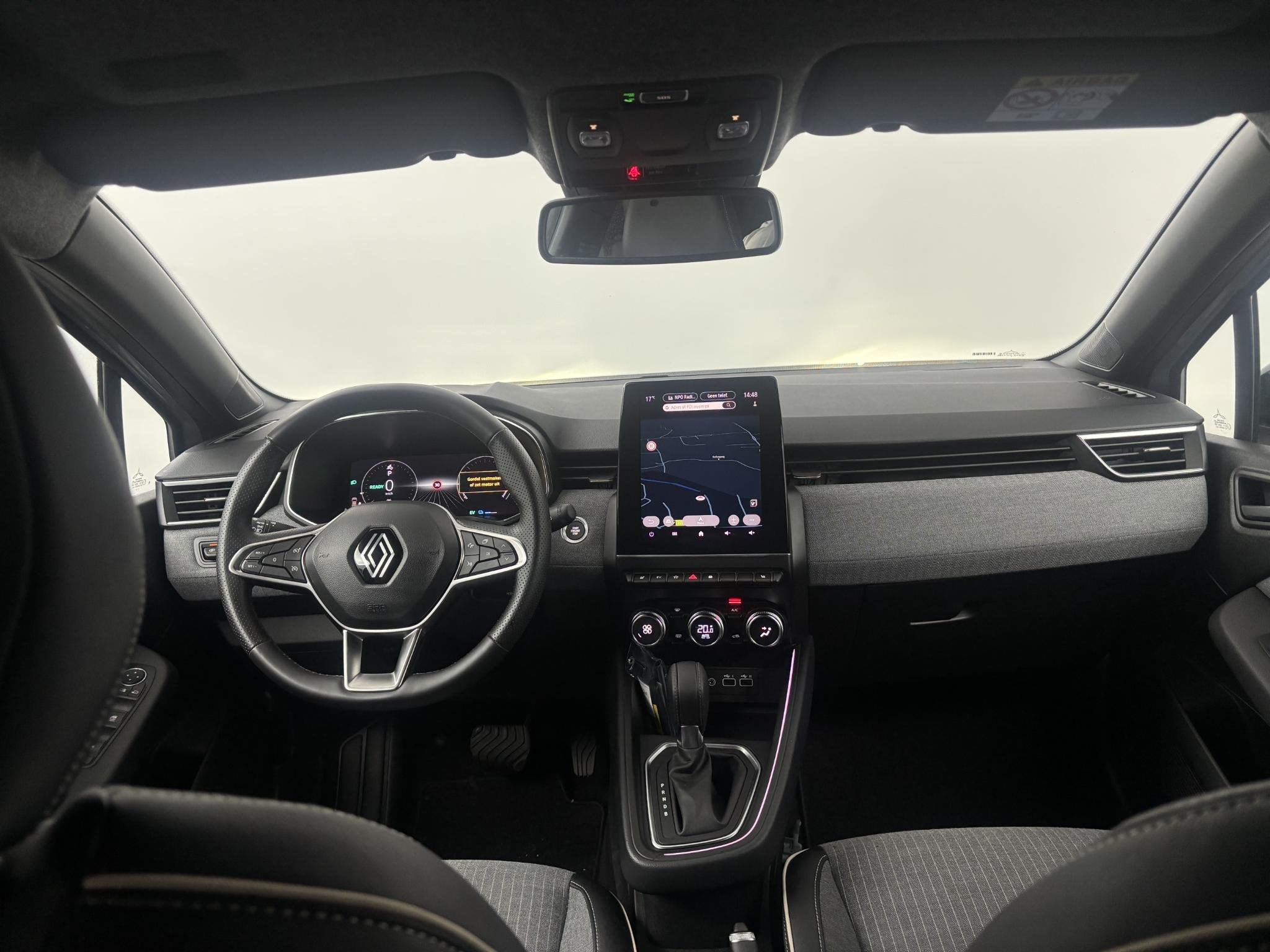 Renault Clio 1.6 E-Tech Full Hybrid 145 techno | Stoelverwar, Gebruikt, Met garantie (alle), Leder en Stof, 23 km/l