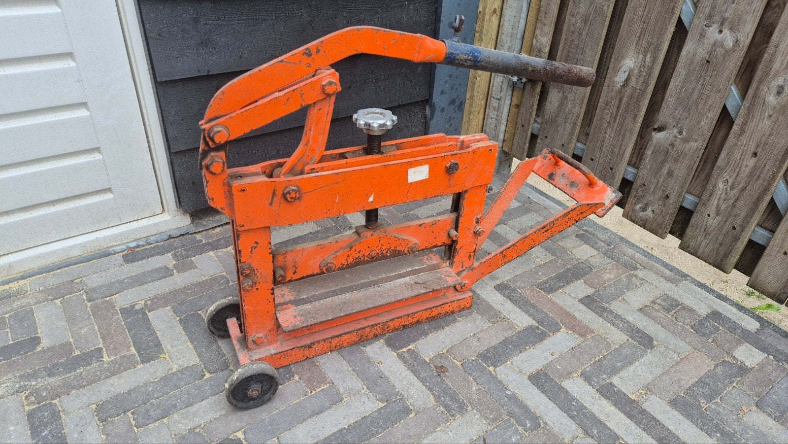 Rubi stenen knipper, Ophalen