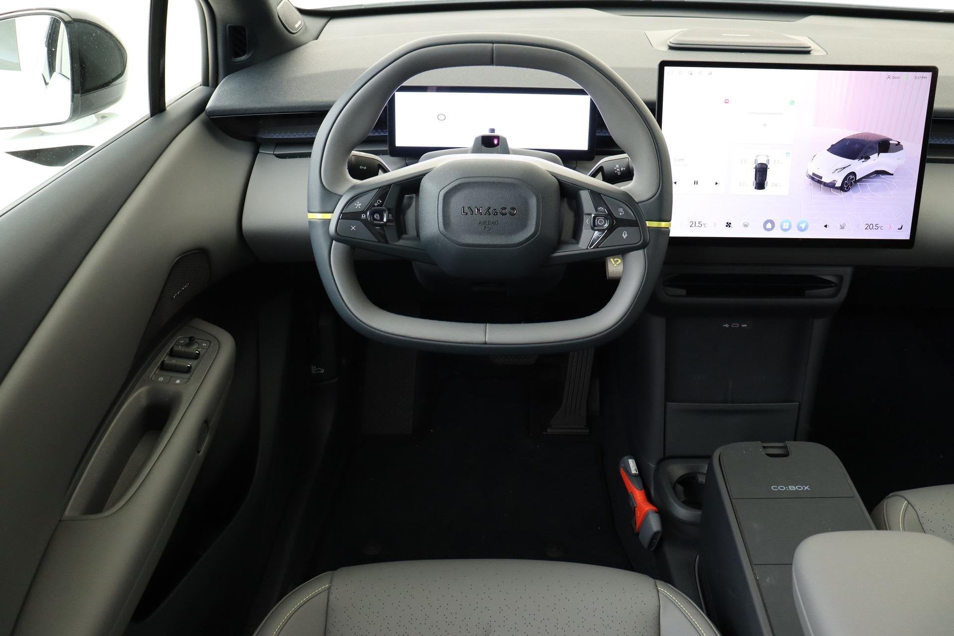 Lynk & Co 02 MORE 66 kWh -PANO.DAK|HARMAN/KARDON|360°CAM|EL, Auto's, Automaat, 12 maanden, Achterwielaandrijving, 1795 kg